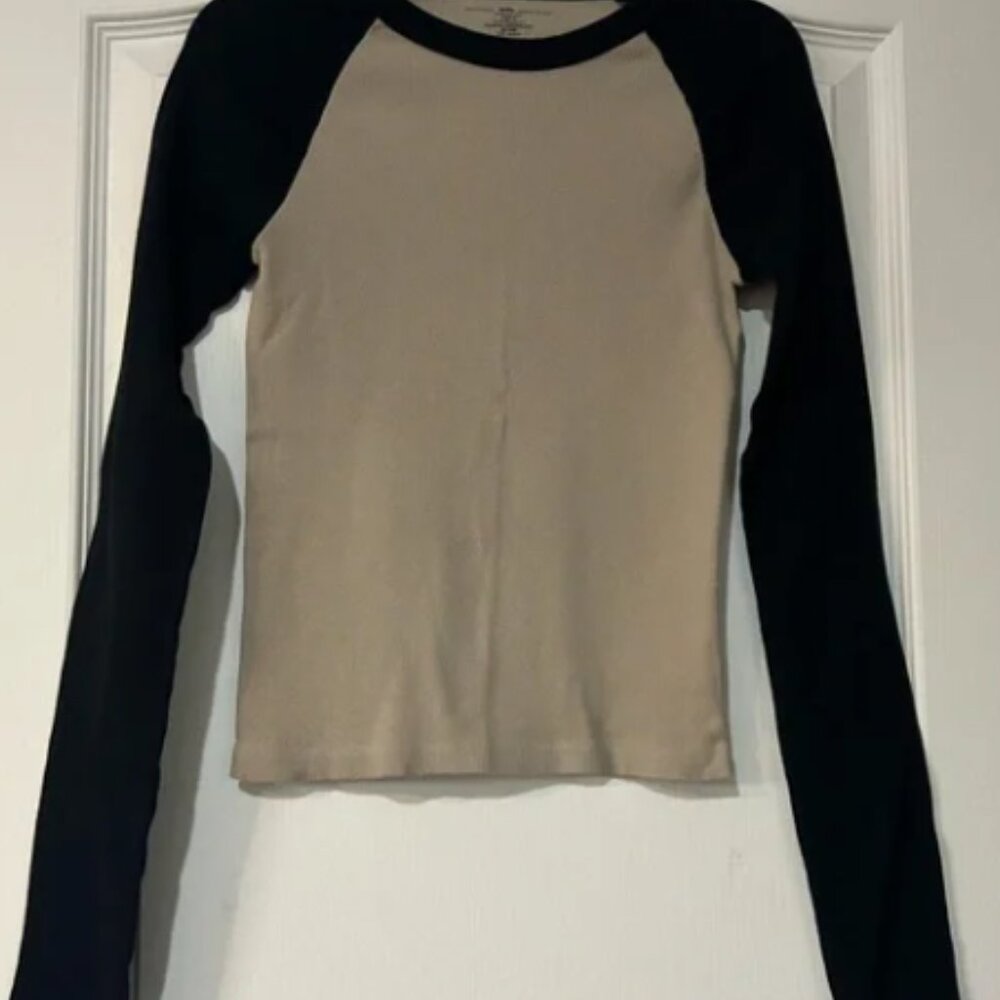 Brandy Melville Baseball Long Sleeve Tee in Navy/Taupe Brandy Melville